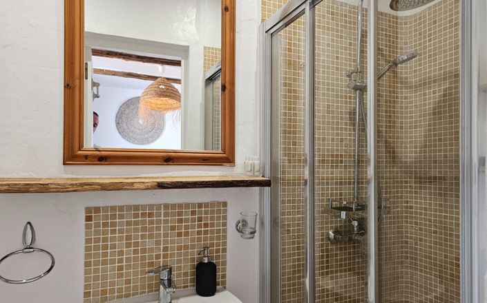 Image No.10-4 Bed House for sale