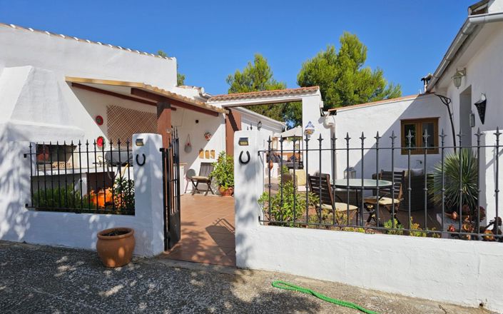 Image No.2-4 Bed House for sale