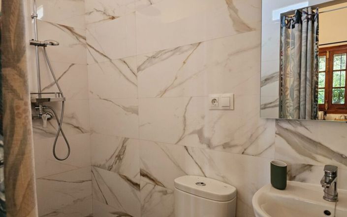 Image No.20-4 Bed House for sale