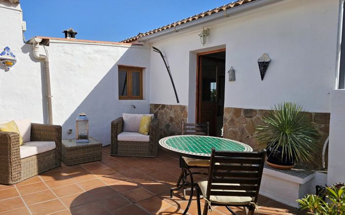 Image No.8-4 Bed House for sale