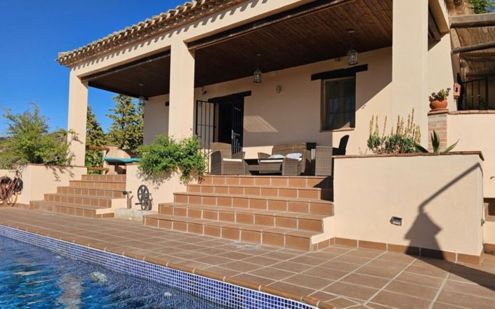 Image No.11-5 Bed House for sale