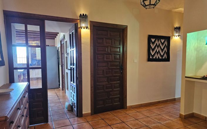 Image No.19-5 Bed House for sale