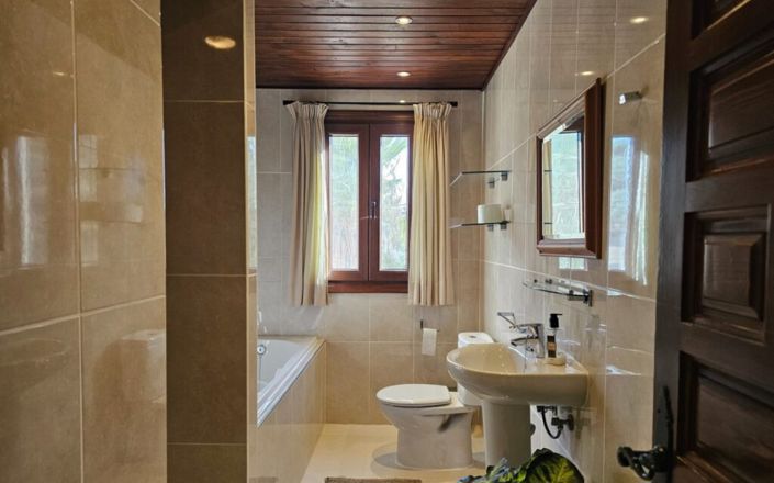 Image No.38-5 Bed House for sale