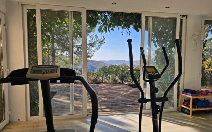 Image No.43-5 Bed House for sale