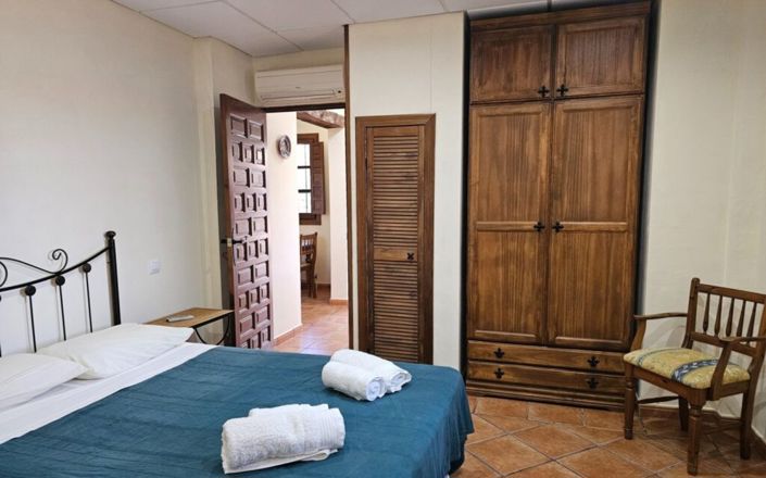 Image No.48-5 Bed House for sale