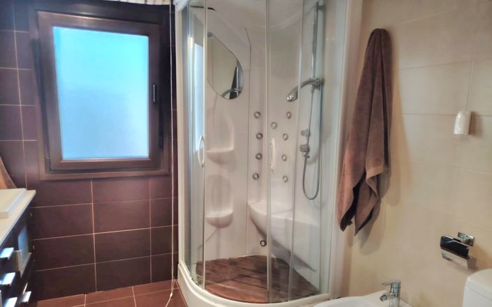 Image No.24-3 Bed House for sale