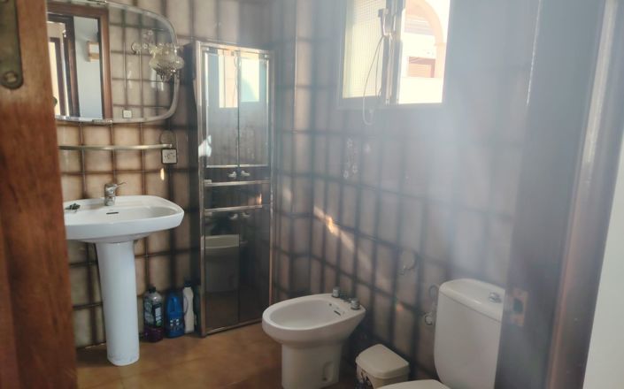 Image No.21-4 Bed House for sale