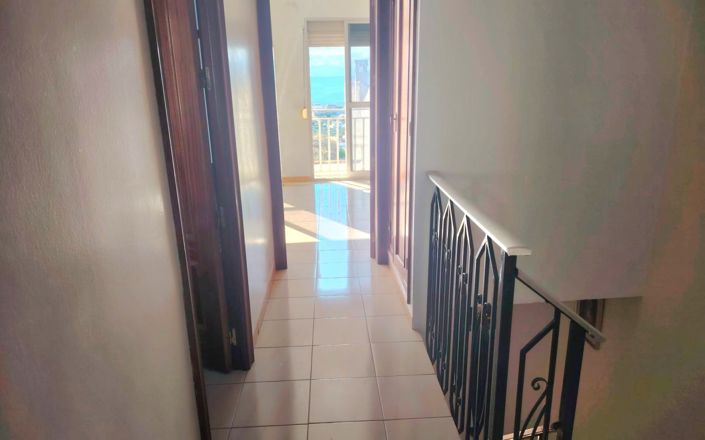 Image No.25-4 Bed House for sale