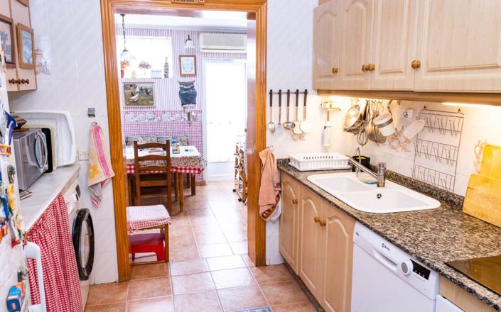 Image No.16-4 Bed House for sale