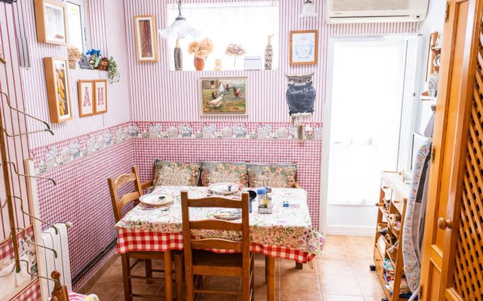 Image No.17-4 Bed House for sale