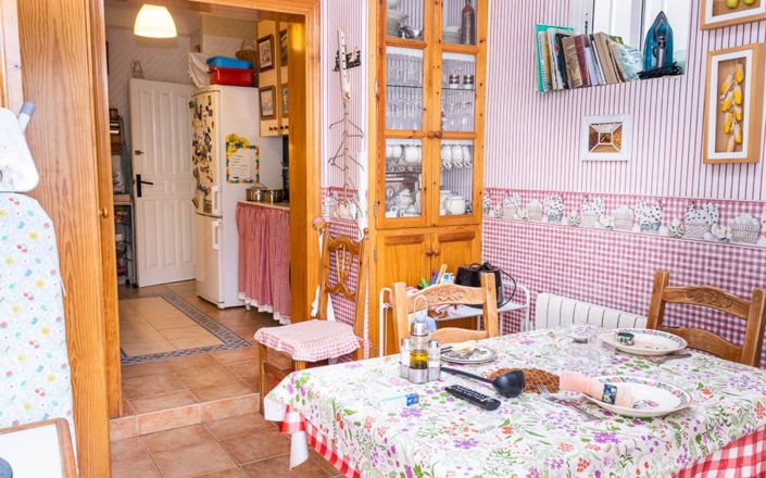 Image No.18-4 Bed House for sale