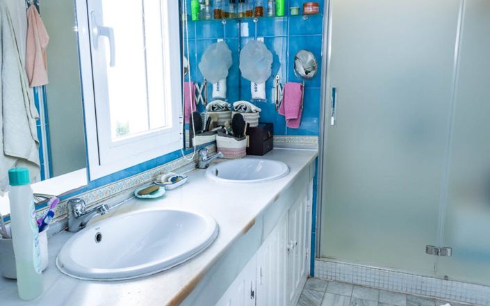 Image No.25-4 Bed House for sale