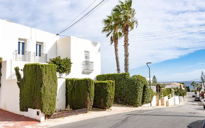 Image No.3-4 Bed House for sale