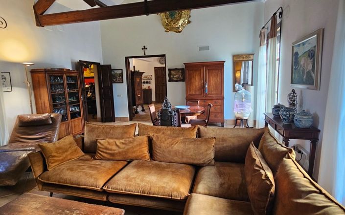 Image No.18-4 Bed House for sale