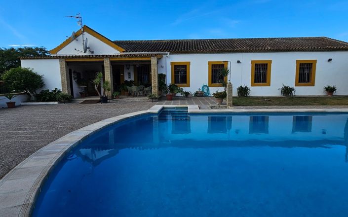 Image No.2-4 Bed House for sale