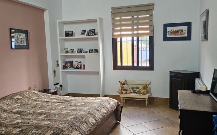 Image No.25-4 Bed House for sale