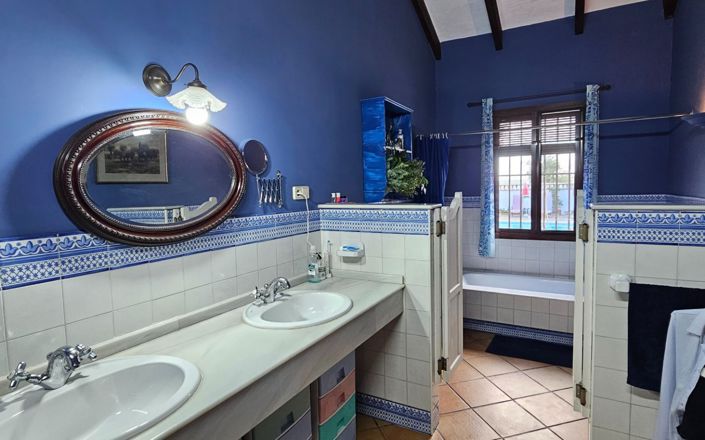 Image No.27-4 Bed House for sale