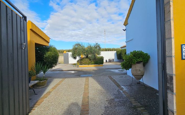 Image No.3-4 Bed House for sale