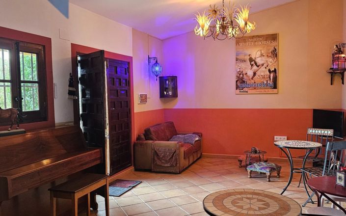 Image No.9-4 Bed House for sale