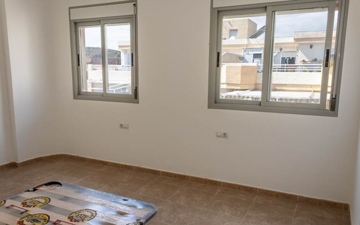 Image No.12-2 Bed House for sale