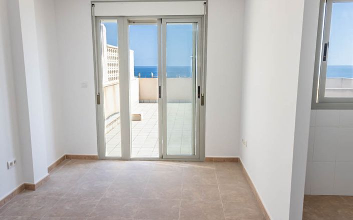 Image No.4-2 Bed House for sale