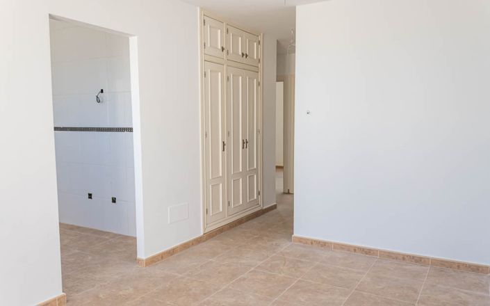 Image No.5-2 Bed House for sale