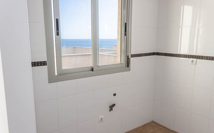 Image No.8-2 Bed House for sale