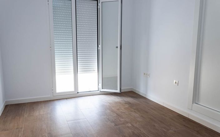 Image No.10-3 Bed House for sale