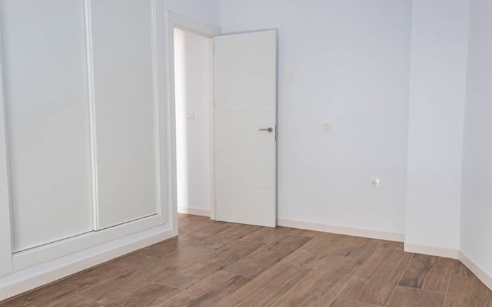 Image No.11-3 Bed House for sale