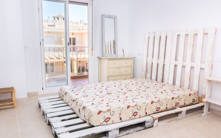 Image No.18-3 Bed House for sale