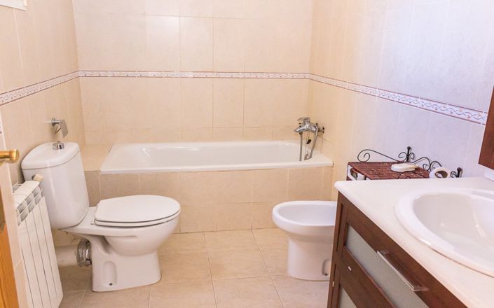 Image No.24-3 Bed House for sale