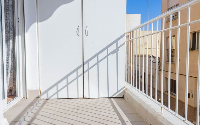 Image No.9-2 Bed House for sale