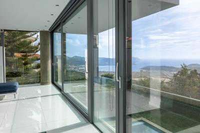 owners-anavyssos-luxury-real-estate-greece