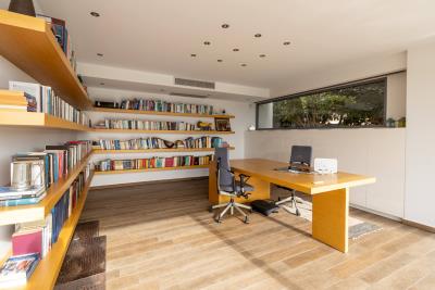 owners-anavyssos-luxury-villa-nomads