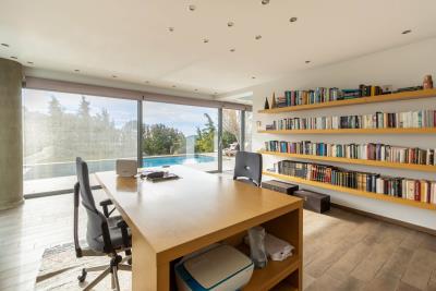 owners-anavyssos-luxury-villa-office