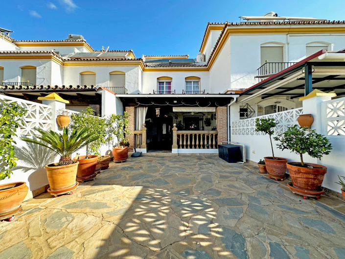 Image No.1-3 Bed Townhouse for sale