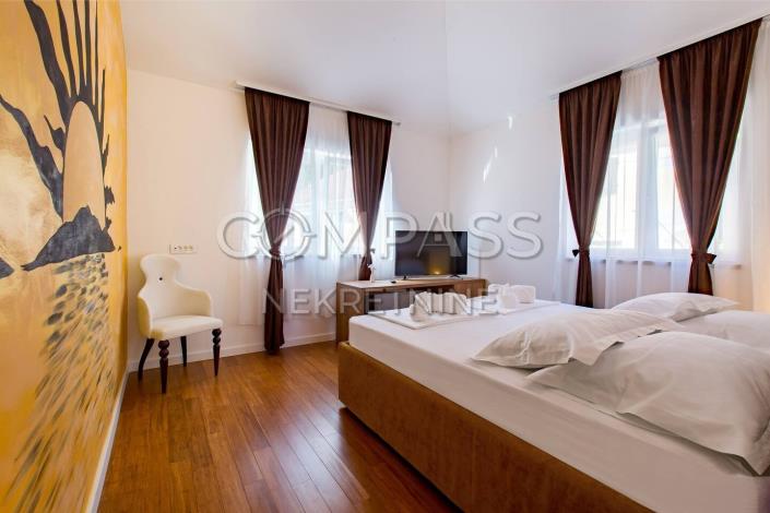 Image No.2-Villa de 4 chambres à vendre à Lokva Rogoznica