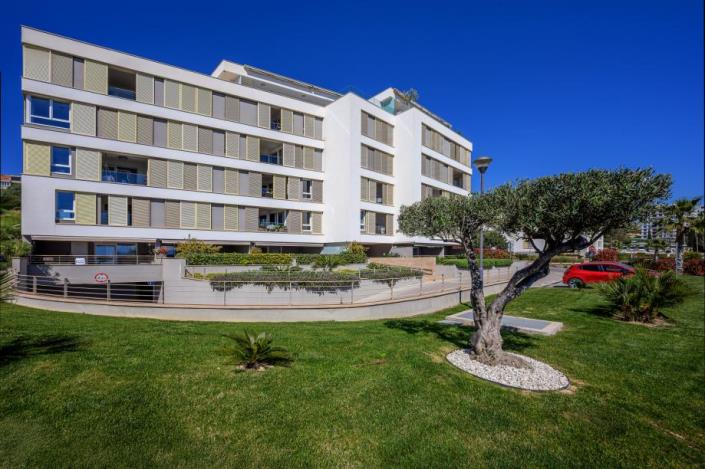 Image No.20-3 Bed Apartment for sale