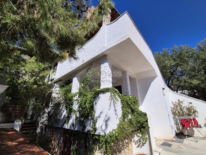 Image No.8-8 Bed Country Property for sale