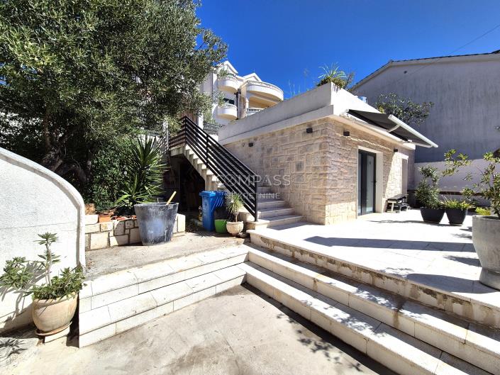 Image No.9-8 Bed Country Property for sale