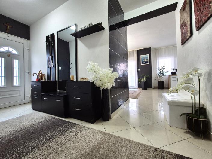 Image No.3-3 Bed Apartment for sale