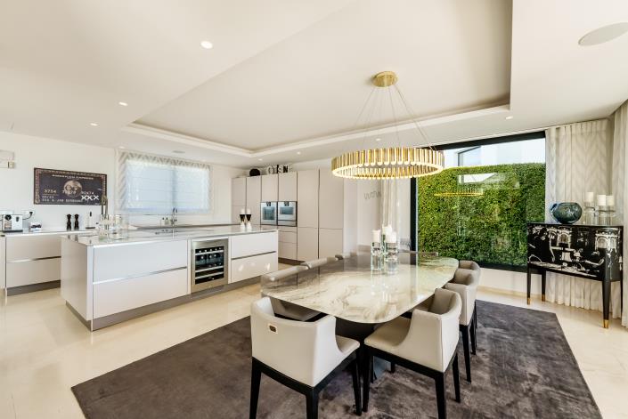 Image No.7-7 Bed Villa for sale