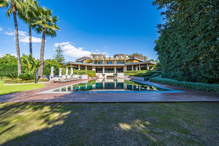 Image No.1-10 Bed Villa for sale