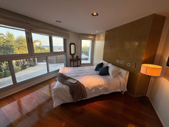 Image No.10-3 Bed House for sale