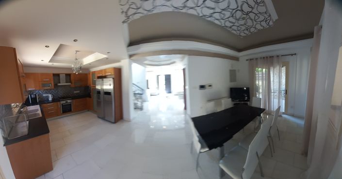 Image No.5-6 Bed House for sale