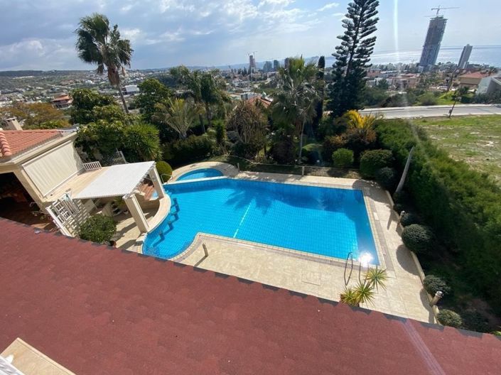 Image No.1-5 Bed House for sale