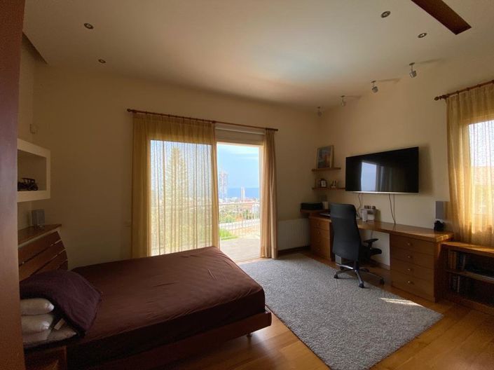 Image No.12-5 Bed House for sale