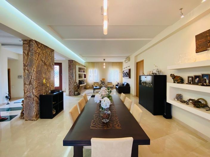 Image No.6-5 Bed House for sale