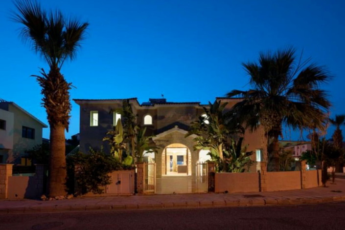 Image No.1-6 Bed Villa for sale