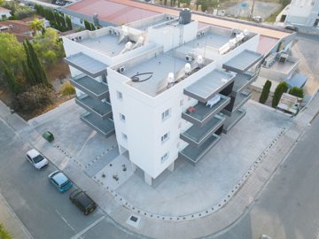 Appartement de 2 chambres à vendre à Aradippou